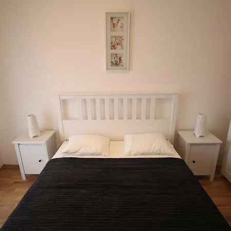 Lux Haus * Τρογκίρ