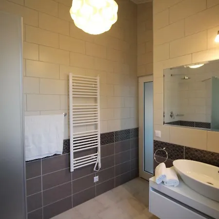 Lux Haus * Τρογκίρ